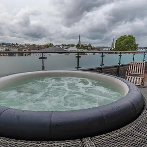 Penthouse With Hot Tub & Views 23 Apartment