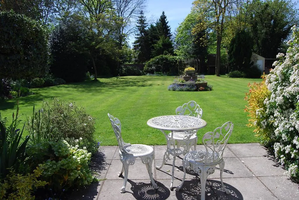 Little Manor Bed & Breakfast Cheltenham
