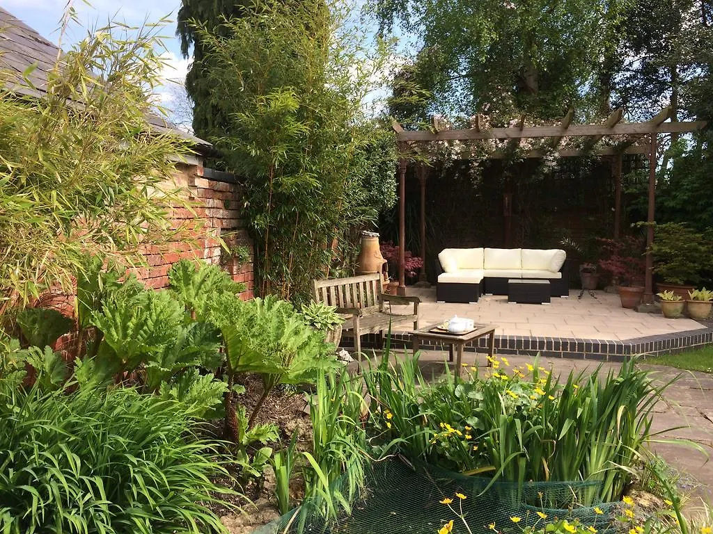 Little Manor Bed & Breakfast Cheltenham 0*,