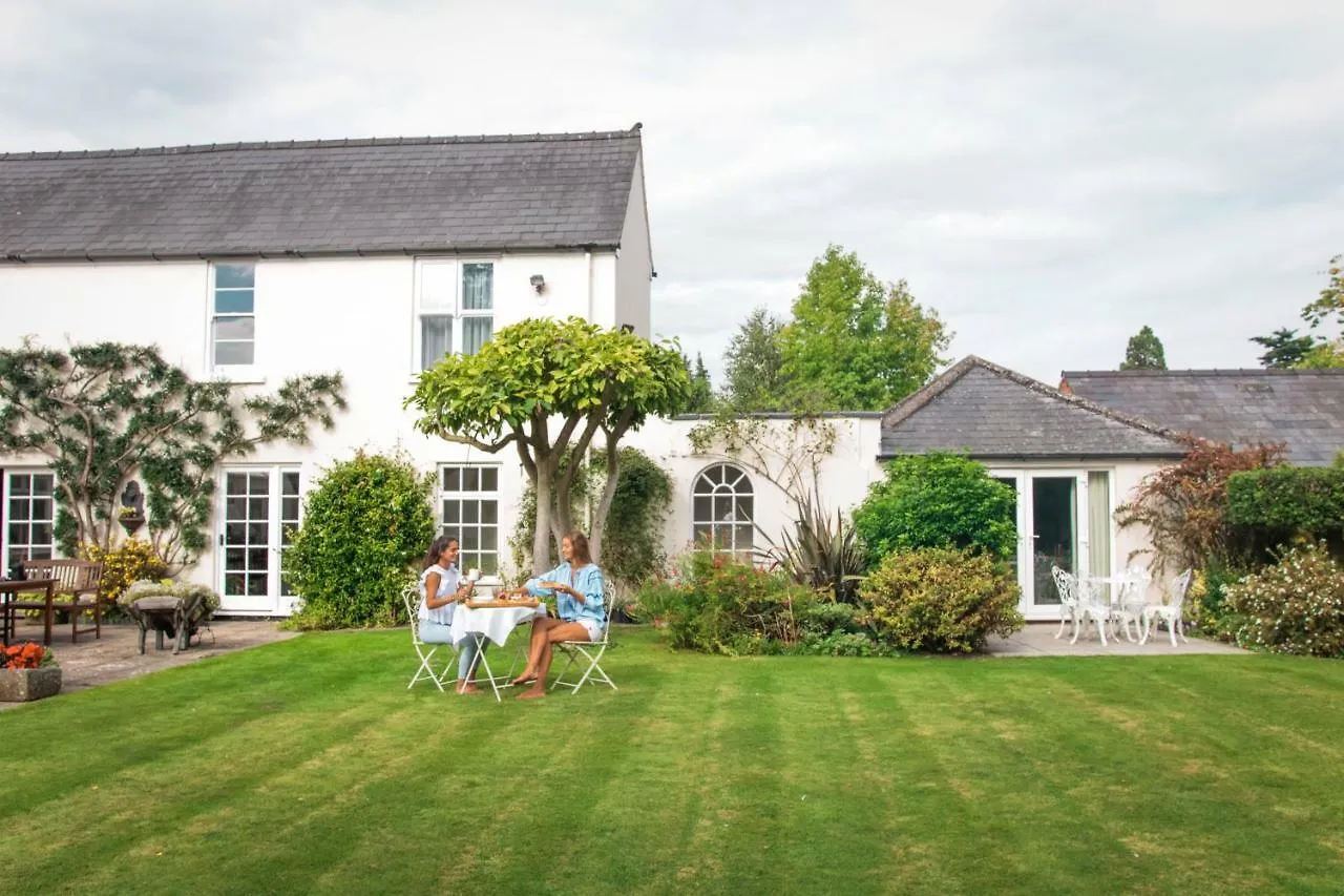 Little Manor Bed & Breakfast Cheltenham